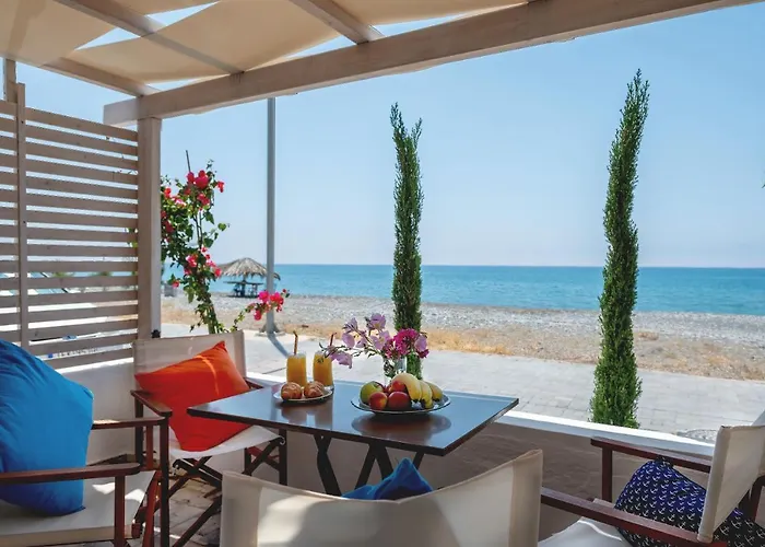 Hatzidakis Beach Retreat
