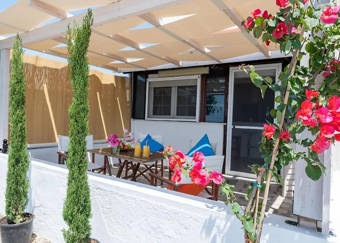 Hatzidakis Beach Retreat