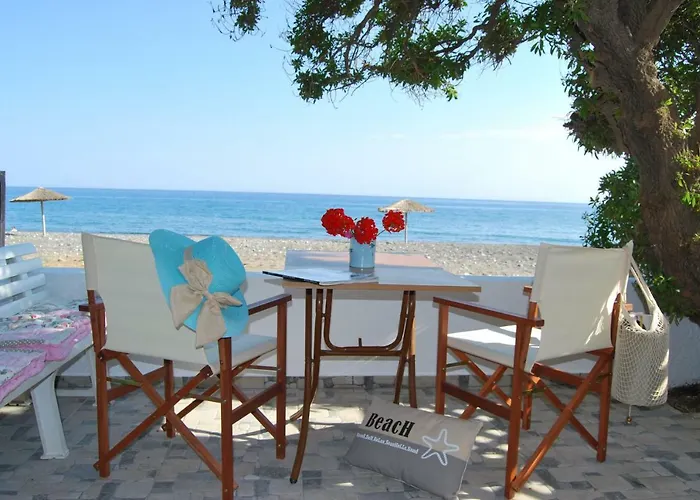 Hatzidakis Beach Retreat